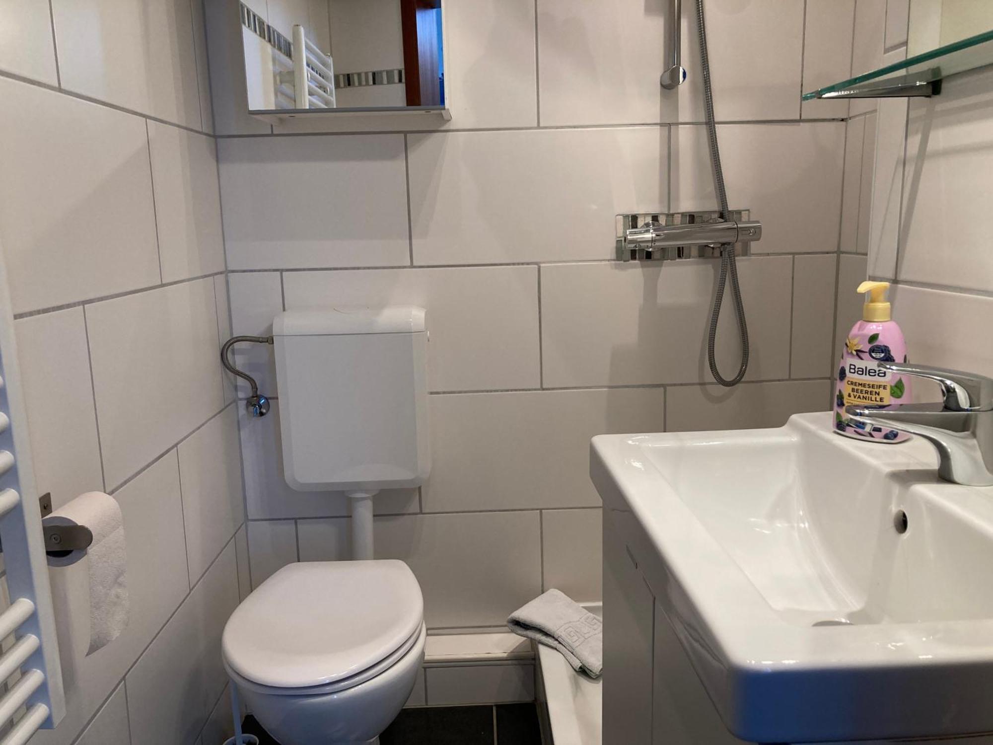 Haus Krabbe Apartments Mit Doppelbetten, Fuer 1-2 Personen, Hunde Kostenfrei Willkommen, Kostenfreier Parkplatz, Zwischen Bremerhaven Und Cuxhaven Gelegen Wremen Exterior photo